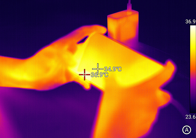 How High is the Temperature when Charging a Mobile Phone while Playing?